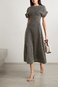 Ulla Johnson defines its artisanship as a celebration of global design, employing techniques from across the world - the stripes of this midi dress are achieved using a meticulous Italian stitch. It's made from a wool-blend and has a slim fit through the bodice before falling to soft folds through the skirt. Embroidered Wool, Linen Midi Dress, Midi Dress Casual, Global Design, Workwear Dress, Woven Dress, Looks Style, Ulla Johnson, Womens Midi Dresses