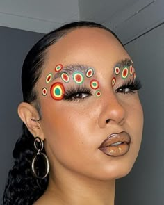 Creative Face Makeup, Crystal Eye Makeup, Makeup Edgy, Maquillage Yeux Cut Crease, 70s Patterns, Graphic Makeup, Rave Makeup, Makeup For Black Skin, Cool Makeup Looks