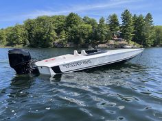 a small boat is in the water with its front end sticking out from under it