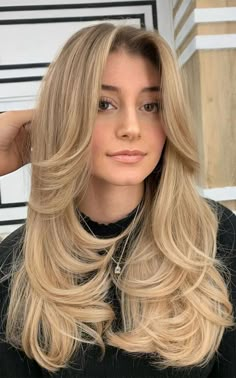 Blond Butterfly Cut, Round Layers On Straight Hair, Long Layers With U Shape, Long Layers Light Brown Hair, Cute Haircuts For Blonde Hair, Long Layered Haircuts For Thick Hair Blonde, Long Layered Hair With Undercut, Haircut Inspiration Long Layers, Haïr Cut For Long Hair Girl