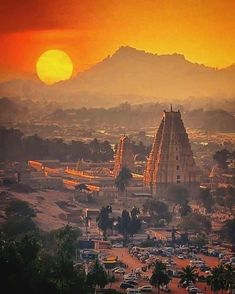 Virupaksha Temple, Hampi Karnataka, Perjalanan Kota, Temple India, India Travel Places, Epic Pictures, Indian Temple Architecture, India Architecture, Temple Photography