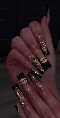 Black And Gold Bling Acrylic Nails, Black And Gold Birthday Nails Acrylic, Prom Nails Acrylic Gold And Black, Black And Gold Freestyle Nails, Black And Gold Long Acrylic Nails, Sweet 16 Nails, Black Gold Nails, Gold Acrylic Nails