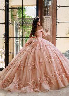 Rose Gold Princess Dress, Blush Pink Ball Gown, Quinceanera Dresses Pink Flowers, Quinseñeras Ideas Vestidos, Pink And Gold Quince Dress, Pastel Pink Quinceanera Dresses, Corset Quinceanera Dresses, Peach Quinceanera Dresses