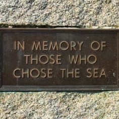 a plaque that reads in memory of those who chose the sea