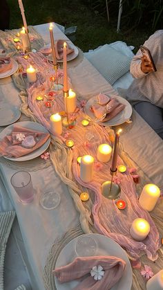 #bridalshowerideas #bridalshowerdecor #bridalshowerdrinks #picnic #summer #fruits #charcuterie Garden Picnic Table Ideas, Patio Picnic Ideas, Cute Birthday Party Activities, Korean Bachelorette Party, Bridal Shower Dinner Table Decor, Outdoor Galentines Party, Aesthetic Brunch Food, Aphrodite Party Theme, Pink Bridal Shower Aesthetic