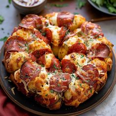 A classic Italian Margherita pizza topped with fresh mozzarella, basil, and a rich tomato sauce. Perfect for pizza lovers who enjoy simplicity and flavor. 🍕 #MargheritaPizza #PizzaLovers #ItalianPizza #HomemadePizza #PizzaRecipe #Foodie #PizzaNight #EasyRecipes Pizza Monkey Bread Recipe, Pizza Monkey Bread, Margherita Pizza Recipe, Monkey Bread Recipe, Salty Food, Classic Pizza, Appetizers Easy Finger Food, Homemade Pizza Dough, Pizza Recipes Homemade