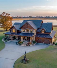 Country Home Exterior, Modern Ranch House, Courtyard Landscaping, Barn House Design, Dream Farmhouse, Barn Style House Plans, Lakeside Living, Gorgeous Houses, 3 Car Garage