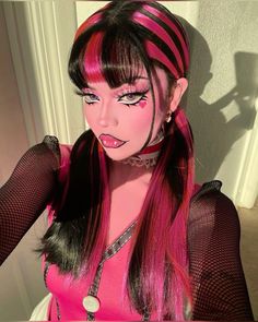 draculaura monster high halloween costume @/ stenss on ig Original Halloween Costume Ideas, Original Halloween Costumes For Women, Halloween Makeup Girl, Iconic Halloween Costumes Women, Draculaura Halloween, Draculaura Makeup, Draculaura Costume, Monster High Halloween Costumes, Monster High Makeup