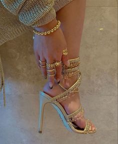 Cool Heels, Dr Shoes, Fashion Shoes Heels, Shoes Heels Classy, Heels Classy, Fancy Shoes, Cute Heels, Hype Shoes, Girly Shoes