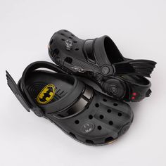 DC Comics Batman x Crocs Batmobile Classic Clog - Black Batman Crocs, Batman Converse, Batman Case, Batman Tumbler Batmobile, Batman Things, Batman Merchandise, Batman Inspired, Superhero Fashion, Bday Gift