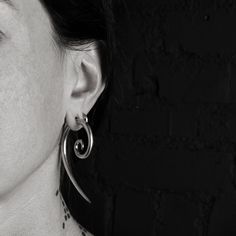 Adorn your stretched ears with these long spiral hook ear stretchers, crafted out of 92.5 Silver and polished to shine. A tribal design with a clean and modern look - these gauge earrings are a must-have in your jewellery wardrobe. Material: 925 Sterling Silver Size: 3mm (8g), 4mm (6g) 3mm (8g): 35mm by 25mm, weight: 6g 4mm (6g): 40mm by 30mm, weight: 11g SOLD AS A SINGLE ITEM - to purchase a pair, please select 2 from the drop-down menu. All of our jewellery packed in our labelled gift box For Stretched Ear Jewelry, 6g Stretched Ears, Spiral Gauges, Boy Jewelry, Jewellery Wardrobe, Ear Stretchers, Stretched Ear, Gauge Earrings, Tramp Stamp