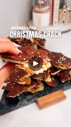 901K views · 65K reactions | the CRUNCH are you kidding me 😭😭 I usually do saltines or pretzels for my base but this is my fav variation by far—so eNjOy 🗣️💃🏻🙂‍↕️

saw my girl @JanelleRohner making this and had to try immediately !!!! 

Christmas crack recipe is from my holiday cookbook 🫶🏼

when you’re ready to eat food you love (in a way that’s NOT miserable)—I got you 👉🏼 digital cookbooks + fitness plans here makaylathomas . com

#holidaytreats #christmascrack #holidaydesserts #christmastreats #holiday recipes | MaKayla Kim Thomas Makayla Food, Party Mix Snacks, Tiktok Christmas, Potato Candy, Christmas Appetizers Party, Appetizers Easy Finger Food, Christmas Candy Recipes, Holiday Snacks, Potato Chip