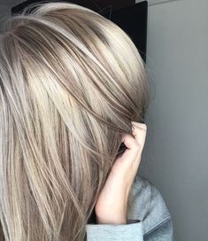 Hair Color Low Lights, Makeup Tip, Light Blonde Hair, Low Lights Hair, Trendy Hair Color, Hair Color Highlights, Platinum Blonde Hair