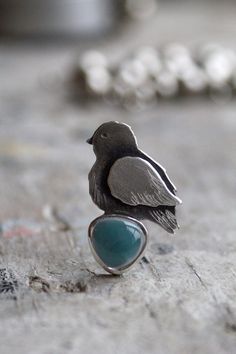 Diy Jewelry Pendants, Jewelry Design Drawing, Metalsmithing Jewelry, Art Jewelry Contemporary, Silver Jewelry Design, Wire Work Jewelry, Bird Jewelry, Jewelry Photography