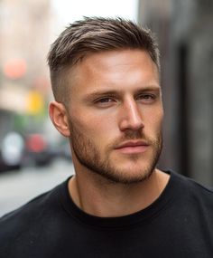 Explore 31 Diverse Men’s Hairstyles with Hard Part: From Classic to Modern Styles Short Men’s Cut, Mens Short Hair, Men Short Hair Fade, Gentlemen Club, Man Hairstyle, Kids Haircut, Top Hairstyles For Men, Face Pic, Low Skin Fade