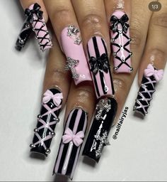 Ongles Goth, Corset Nails, Punk Nails, Gothic Nails, Long Nail Designs, Goth Nails, Grunge Nails, Really Cute Nails, Coffin Nails Long