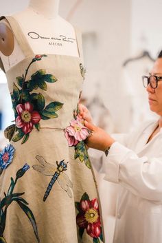 Daily Style, Embroidery Ideas, Flora And Fauna, The Caribbean, Fashion Details, A Dress, Couture Fashion