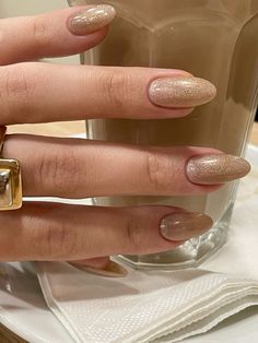 12 of The Best Winter Nail Colors for Fair Skin - Lauren Erro New Year’s Eve Gel Manicure, Nail Ideas Shimmer, New Years Eve Nails Gold, Nails Nye New Years, New Year Party Nails, Golden Gel Nails, Nails Inspo New Year, Shimmery Gold Nails, Ny Eve Nails