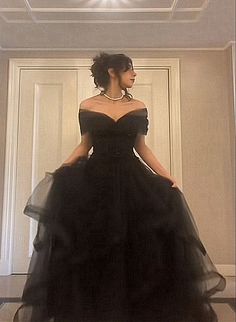 Royaltycore Dress, Tulle Prom Dress Black, Long Party Dress, Chique Outfits, Black Off Shoulder, Black Prom Dress, Prom Dress Inspiration, Black Prom, Pretty Prom Dresses