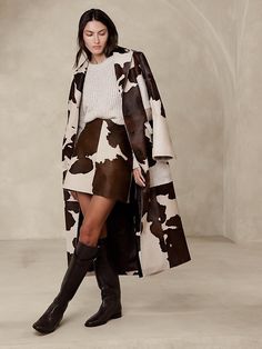 Saw this on Banana Republic: Leather Snake Skirt, Hermes Leather Skirt, High Wait Leather Skirt, Skirts Cowgirl Boots, Black Leather Western Skirt, Cow In Wedding Dress, Fine Western Wear, Western Luxury Fashion, Holiday Party Skirt