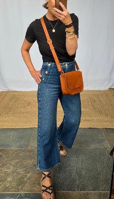 Stylish Night Out Outfits, Size 10 Fashion For Women, Dressy Wide Leg Jeans Outfit, Age 40 Fashion For Women, Middle Age Woman Fashion, Night Out In The City Outfit, Soft Natural Clothes, Wide Leg Capri Jeans Outfit, High Waisted Wide Leg Jeans Outfit Fall