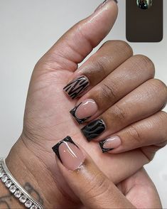 Black Aesthetic Nails Short, Short Nail Acrylic Square, Cute Short Square Nails Fall, Black Swirl Nails Short, Short Black Silver Nails, Easy Short Acrylic Nail Ideas, Black Short Set Nails, Basic Nails With Design, Short Set Nails Black Women