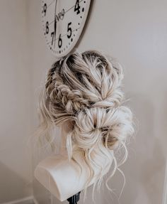 #bridalupdo #updos #bride #wedding #bridalhairstyles #hairstyles Brunette Hair Trends, Bridemaids Hairstyles, Western Themed Wedding, Country Theme Wedding, Prom Hairstyles For Long Hair