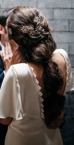 Greek Inspired Wedding Hair, Unique Bride Hair, Grecian Updo Wedding, Greek Goddess Bride, Broach Hairstyles, Loose Braid Bridal Hair, Old Fashioned Wedding Hair, Greek Goddess Prom Hair, Medieval Bridal Hair