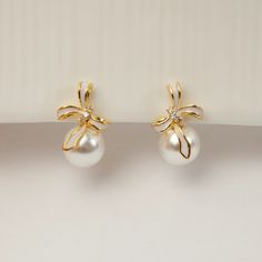 Bow Knot Pearl Clip On Studs, Coil Back Pearls Clip On Stud, Non Pierced Bridal White Pearls Studs, Gold Wedding Pearl Flower Earrings ---------------------- -DETAILS- * Material: gold plated brass, faux pearls * Dimensions: 20mm *9mm * Sold as a pair Our clip on earrings gives you all variety and elegance of pierced earrings with all the convenience and comfort. New unique spiral clip on design, much more comfortable to wear.  Every clip on earrings come with non slip silicone pads. ----------- Earrings Clip On, Unique Pearl Earrings, Pearl Flower Earrings, Ear Parts, Studs Gold, Bow Knot, Pearl Wedding, Pearl Flower, Pearl Studs