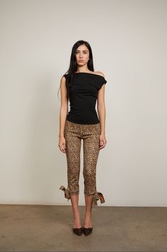 EMMA CAPRI LEOPARD Fall Capris Outfits, Cheetah Outfit, Black Capri Outfits, Capris Outfit, Capri Leggings Outfit, Leopard Top Outfit, Embellished Leggings, Cheetah Clothes, Capri Pants Outfits