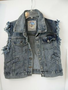 This vest is in good pre-owned condition that shows no stains and rips.  Vest has fringe arms.  Measures from armpit to armpit it is 20".   JE-2 Punk Denim Vest, Jean Jacket Vest Outfits, Denim Vest Men, Pride 2024, Fnaf Au, Blue Jean Vest, Sleeveless Jean Jackets, Boho Rock, Jean Jacket Vest