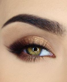 Neutral Eye Shadow, Too Faced Natural Eyes, Neutral Eyes, Natural Eyes, Eye Makeup Tips, Gold Eyes, Natural Eye Makeup, Eye Shadow Palette, Makeup Designs