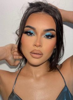 Eye Makeup Baddie, Baddie Makeup Looks Glam, Blue Party Makeup Looks, Blue Glam Eyeshadow, Turquoise Prom Makeup, Festival Eyeshadow Looks, Dark Teal Makeup, Birthday Makeup Blue, Blue Glitter Makeup Looks