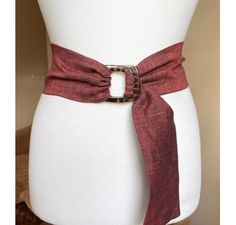 100% Lightweight Linen  / Melange colors Belt length:  140 cm / 55" Wide of the belt: 9 cm/ 3.5" Two plastic square rings/buckle: 5.5x5.5 cm / 2.2x2.2" All Linen belts https://www.etsy.com/shop/AntiqueArchives?ref=seller-platform-mcnav&section_id=38416618 I ship internationally registered airmail with tracking number from Lithuania Please, feel free to contact us if you have any questions! Low Waist Belt, Plus Size Linen, D Ring Belt, Linen Fashion, Bohemian Festival, Yarn Thread, Sash Belts, Sash Belt, Square Rings