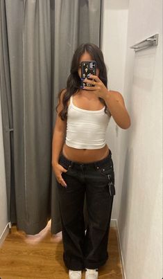 College Bar Outfit Going Out, Yoga Mom Aesthetic Outfits, Petite Gym Body Goals, Unique School Outfits, Outfits For Black Hair, Mid Rise Jeans Outfit Aesthetic, White Cami Outfit, Long Tank Top Outfit, Daniel Caesar Concert Outfit