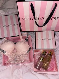 Viktoria Secret, Profumo Victoria Secret, Victoria's Secret Aesthetic, Victorias Secret Set, Victoria's Secrets, Victoria Secret Outfits, Victoria Secret Perfume, Pink Vibes