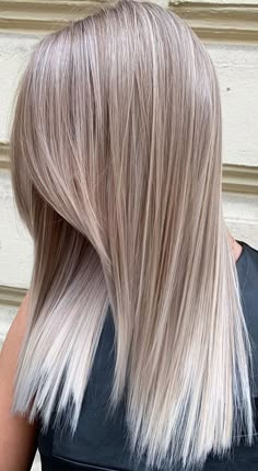 Platinový Blond, Beige Blonde Hair, Blonde Hair With Roots, Rambut Brunette, Ash Blonde Hair, Blonde Hair Inspiration, Blonde Hair Looks, Blonde Hair With Highlights, Hair Shades