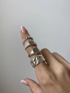 Chain Reaction Ring – EVRYJEWELS Alternative Silver Jewelry, Chunky Silver Jewellery Aesthetic, Silver Ring Inspiration, Chunky Silver Rings Aesthetic, Chunky Silver Jewellery, Chunky Silver Rings, Twisted Ring, Gold Rings Stackable, Bold Rings