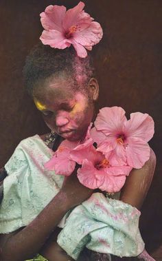 “Jamaican Rhapsody”  Adut Akech photographed by Tim Walker for Vogue UK June 2018  Stylist: Kate Phelan Historical Literature, Adut Akech, 얼굴 드로잉, History Architecture, Flowers In Her Hair, Alfred Stieglitz, Photographie Portrait Inspiration, Tim Walker, Vogue Uk