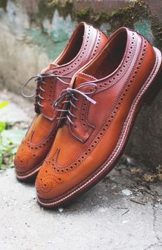 Men's Brown Color Wing Tip Full Brogue Rounded toe Vintage Leather Lace up Shoes on Storenvy Quality Leather Boots, Custom Design Shoes, Brogue Shoes, Derby Shoes, Up Shoes, Formal Shoes, Leather Lace, Brown Fashion, Lapel Collar