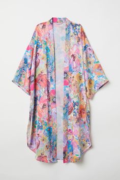 Blouse Outfit Casual, Kimono Shrug, Modern Kimono, Mode Kimono, Satin Kimono, Floral Dress Casual, Kimono Pattern