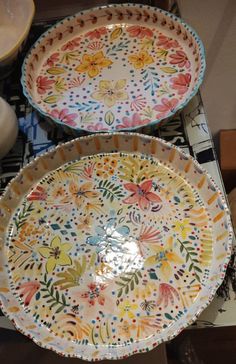 Painted Dishes Diy, Flowers Pottery Painting, Painted Bowls, Painted Ceramic Plates, Plate Decor