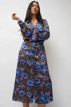 Collared long sleeve shirt dress in an allover printed silk floral. ruched side seams for shape. midi length. Violet Roses, Long Dress Long Sleeve, Stella Dress, Printed Long Dresses, Gold Silk, Printed Silk, Womens Size Chart, Long Sleeve Shirt Dress, Tulle Dress