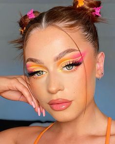 #makeup #makeupoftheday #makeover #makeupgoals #eyeshadow #eyemakeup #lipstick#lipgloss#blush #highlighter #glam #beauty #glamour Edc Makeup, Festival Eye Makeup, Orange Eye Makeup, Makeup Ojos, Maquillage On Fleek, Vibrant Makeup, Fixing Spray