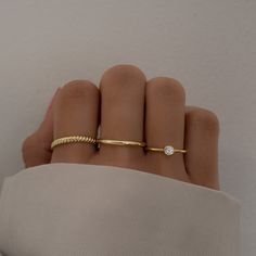 Simple Ring Stacking, Gold Ring Combinations, Minimalist Ring Stack, Simple Gold Rings Everyday, Everyday Ring Stack, Silver And Gold Jewelry Mixing, Everyday Jewelry Simple, Rings For Women Simple, Gold Stackable Rings