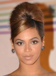 Beyonce Knowles Chic Updo Beyonce Hair, 1950s Hairstyles, Prom Hair Updo, Penteado Cabelo Curto