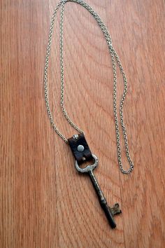 This necklace combines leather and metal, new and old. I took a vintage skeleton key, then added a hand cut piece of leather, a metal bead, and attached it to silver chain. The key has nice weight to it and measures about 3 long (each key is different due to the nature of being vintage). The Diy Skeleton, Vintage Key Necklace, Skeleton Key Jewelry, Skeleton Vintage, Vintage Cross Necklace, Key Necklace Vintage, Key Charm Necklace, Final Girl, Vintage Jewelry Diy