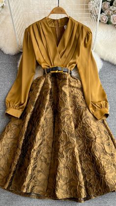 Fashion ,senior sense , light luxury dress, temperament long sleeve dress,V-neck fold waist dress, A-line jacquard dressMaterial:blendedStyle:vintageColor:as pictureFeatures:jacquardSize:(cm):M,L,XL,2XL1inch=2.54cm,1cm=0.39inchM length 110 sleeves length 54 bust 88 waist 64&ltp&gtL length 111 sleeve length 55 bust 92 waist 68&lt/p&gt&ltbr/&gt&ltp&gtXL length 112 sleeves length 56 bust 96 waist 82&lt/p&gt&ltbr/&gt&ltp&gt2XL length 113 sleeve length 57 bust 100 waist 86&lt/p&gt&ltbr/&gt&ltp&gtNote:Due to different measurement methods,there will be 1-3 error(unite:cm), please understand.&lt/p&gt&ltbr/&gt