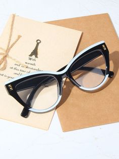 Specsavers Glasses Woman, Cat Eye Glasses Frames Vintage, Unique Glasses Frames, Glasses Fashion Eyewear, Glasses Frames Trendy, Designer Glasses Frames, Cat Eye Eyeglasses, Glasses Fashion Women, Cat Eye Glasses Frames