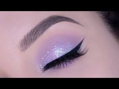 Make Up For Quinceanera Lilac, Purple Eyeshadow With Glitter, Makeup Look On Purple Dress, Eye Shadow Looks Purple, Lilac Glitter Eyeshadow, Light Purple And Silver Eye Makeup, Lavender And Silver Eye Makeup, Lavander Makeup For Quince, Lavender And Gold Eye Makeup